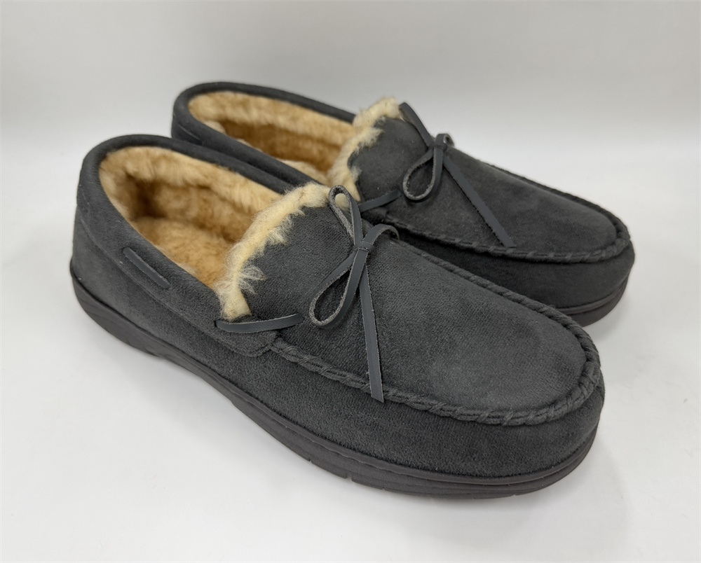MEN'S FLEECE LINED MOCCASIN SLIPPER
