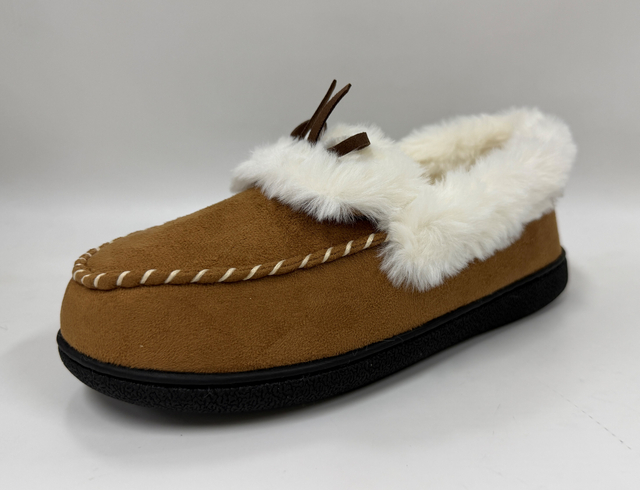 WOMEN'S FAUX FUR LINED MOCCASIN SLIPPER