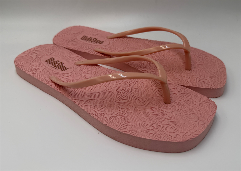 WOMEN'S EMBOSSED FLIP FLOP