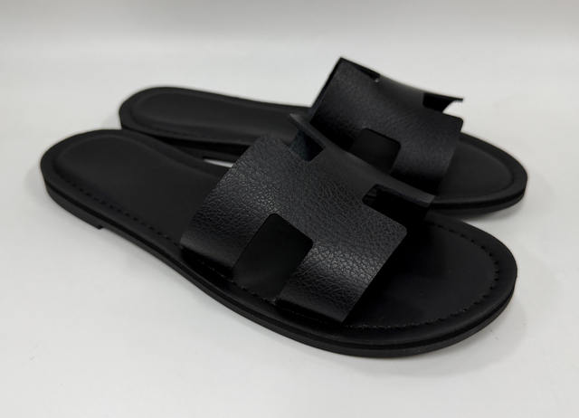 WOMEN'S CUTOUT STRAP SANDAL
