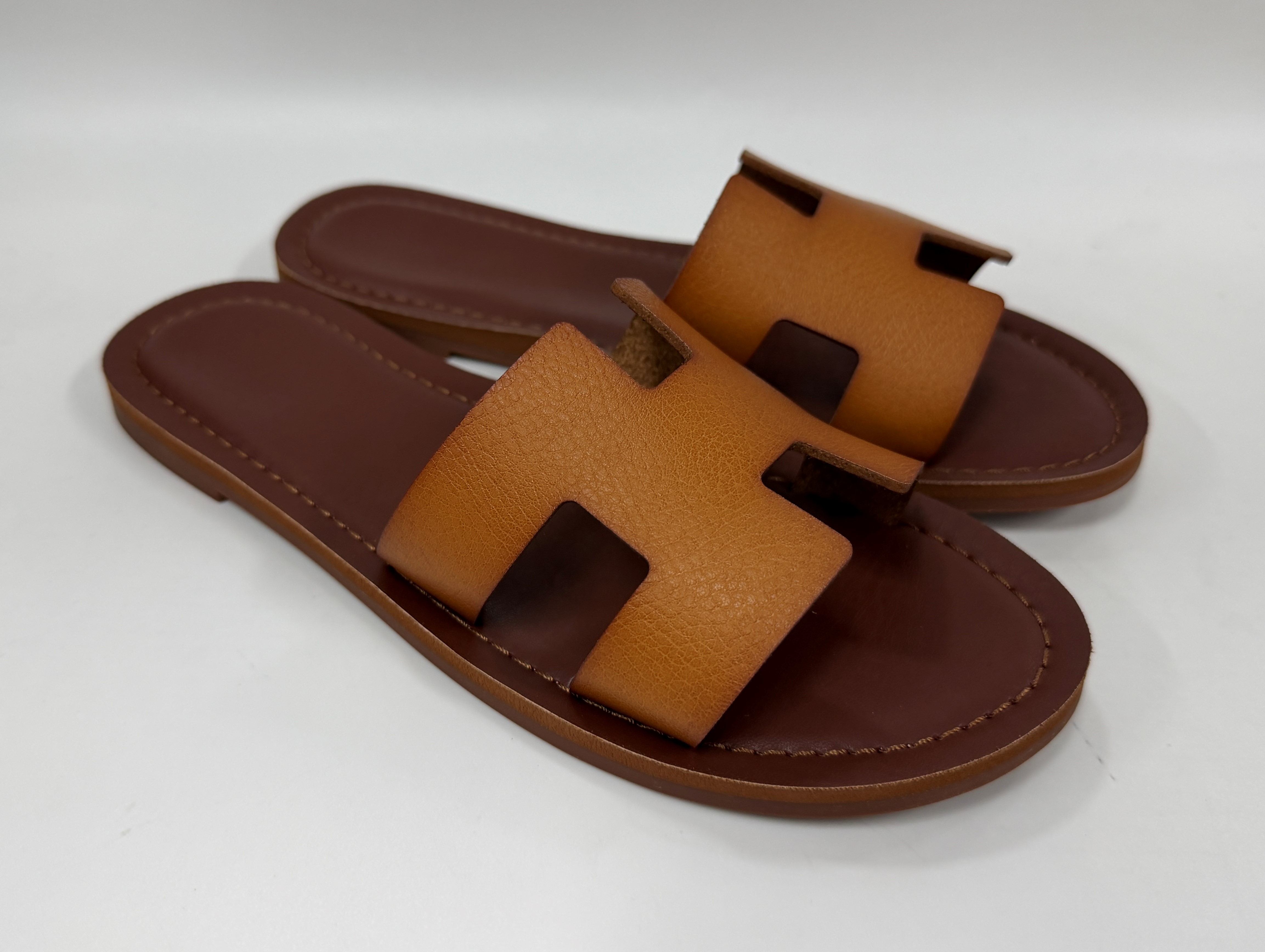 WOMEN'S CUTOUT STRAP SANDAL