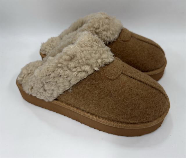 WOMEN'S FELT CLOG MULE SLIPPER