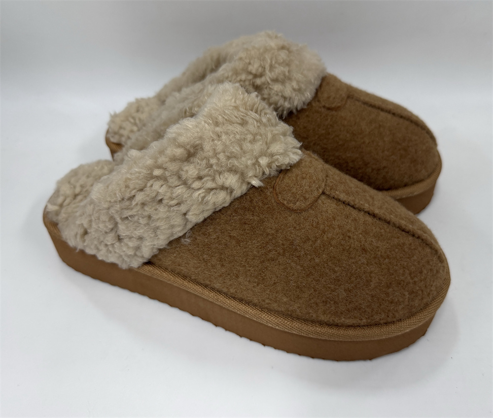 WOMEN'S FELT CLOG MULE SLIPPER