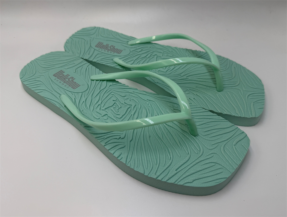 WOMEN'S EMBOSSED FLIP FLOP