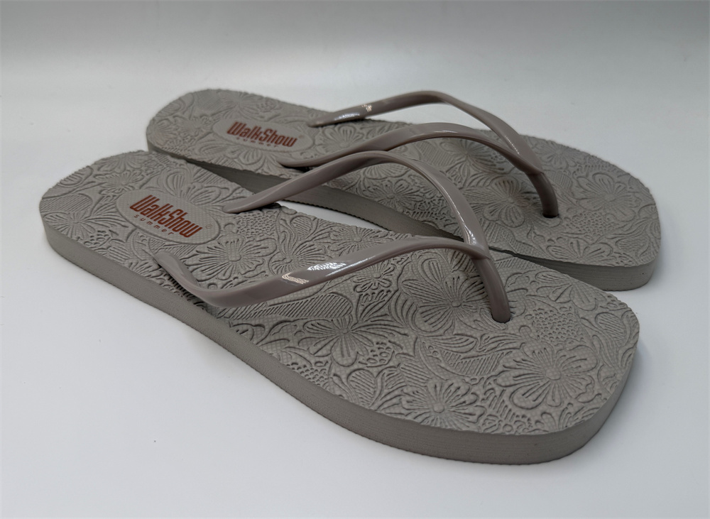 WOMEN'S EMBOSSED FLIP FLOP
