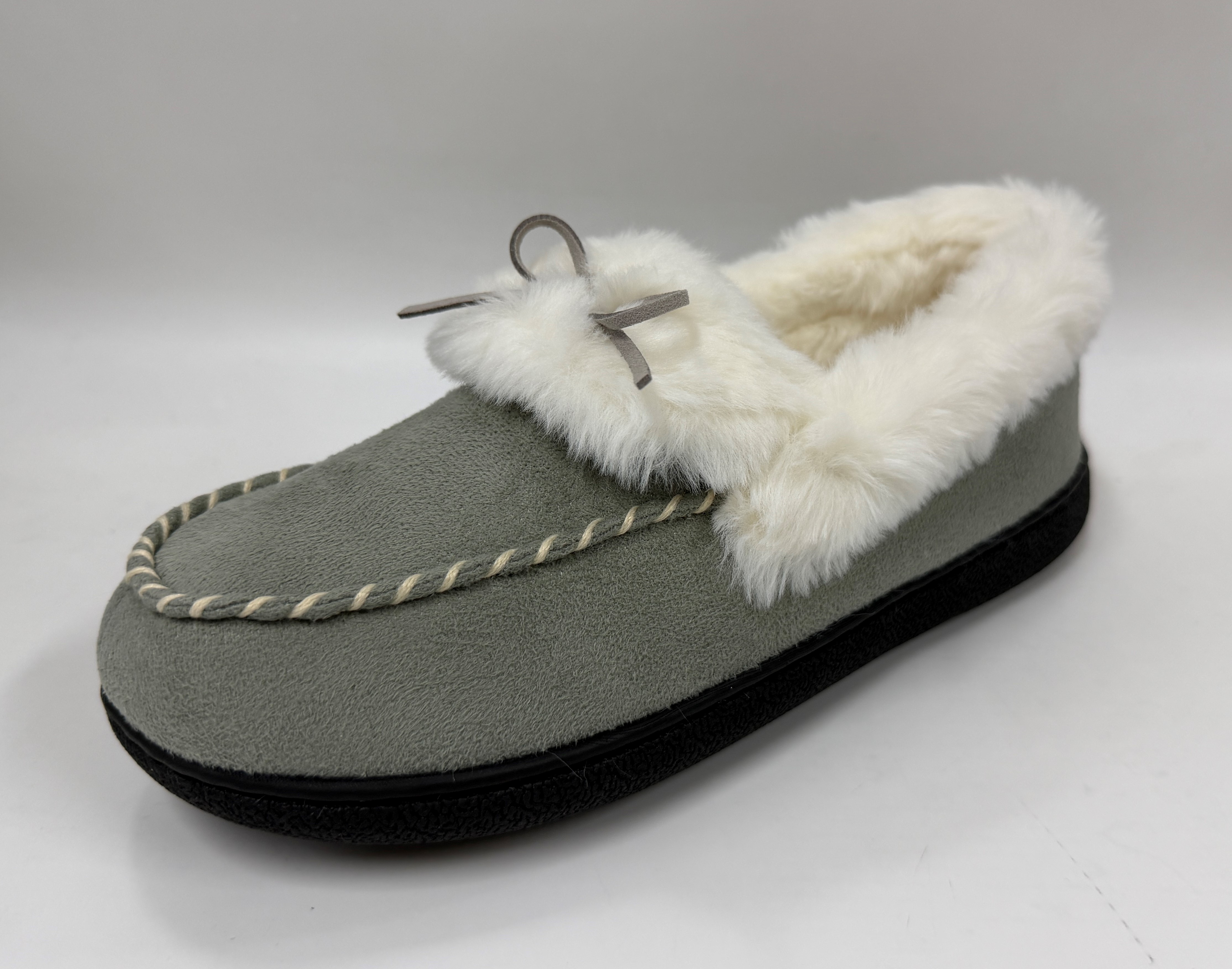 WOMEN'S FAUX FUR LINED MOCCASIN SLIPPER