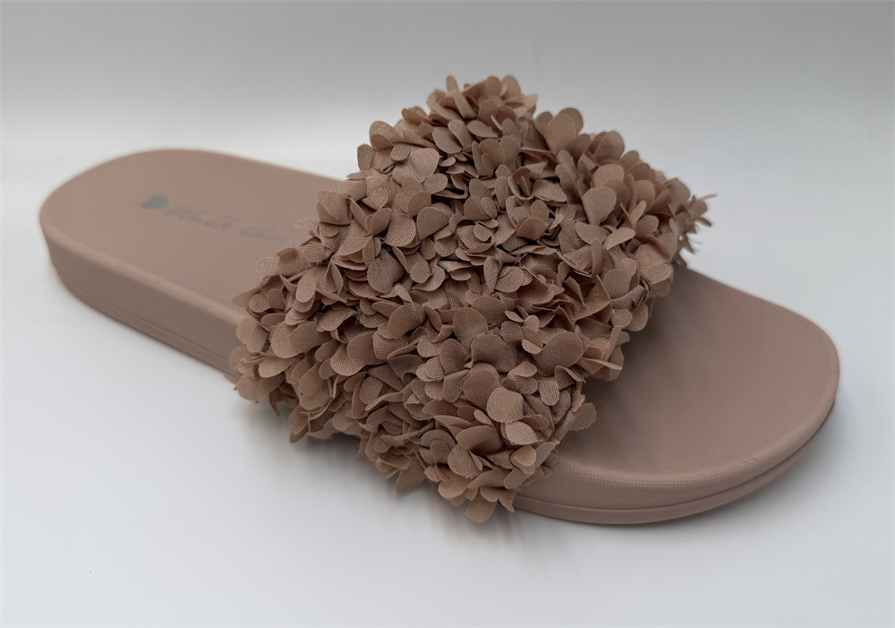 WOMEN'S 3D PETAL FLOWER DECOR SLIDE