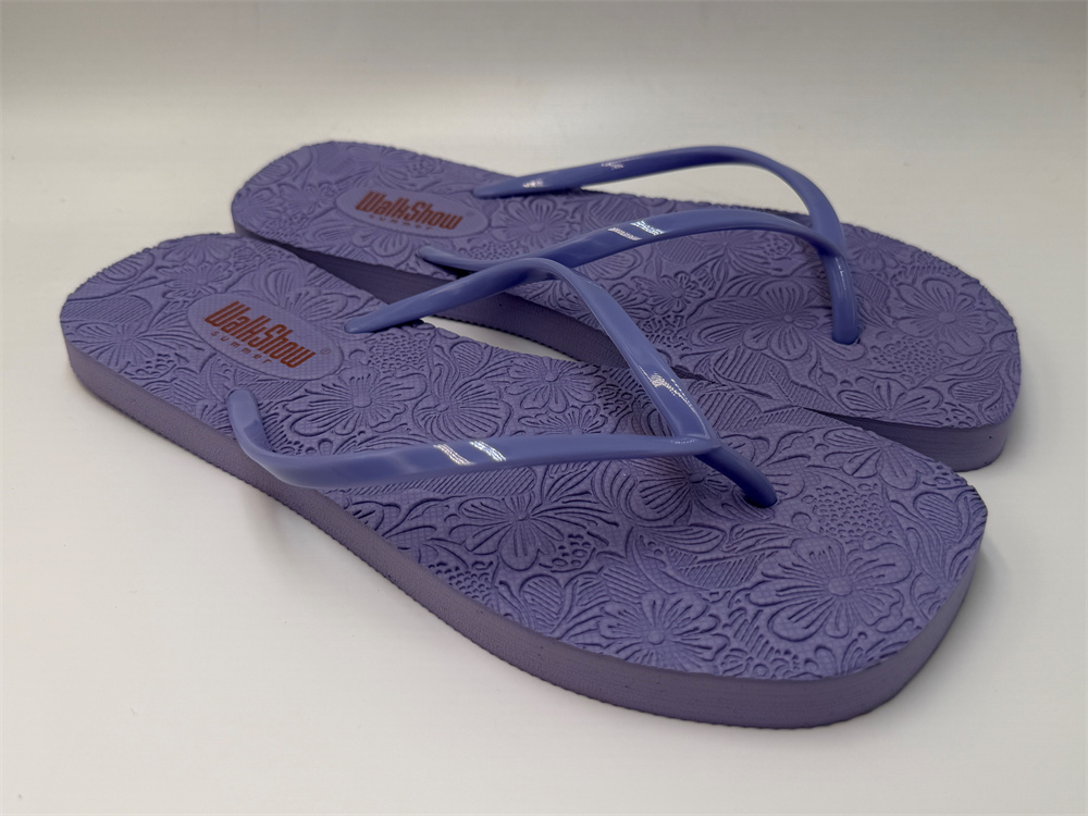 WOMEN'S EMBOSSED FLIP FLOP